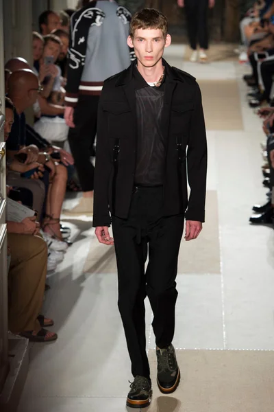Look 17
